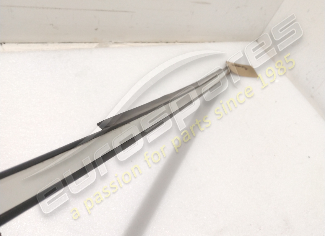 used maserati lh gasket. part number 67476000 (3)