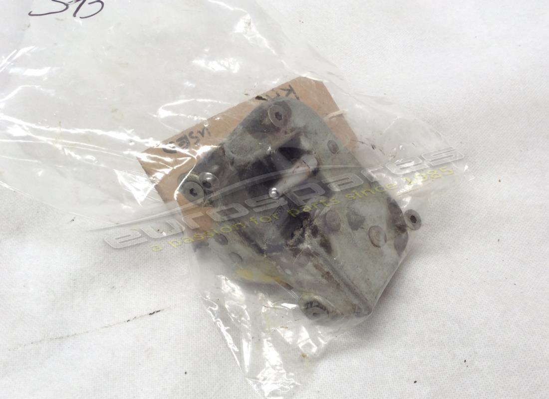 used lamborghini right door locks. part number 007021191 (1)