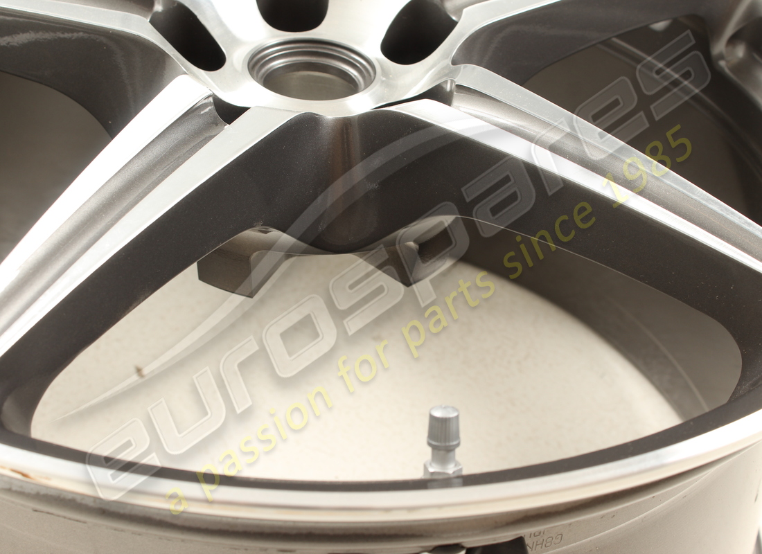 reconditioned ferrari rear wheel (forged diamond cut) 20 inch. part number 255226 (4)