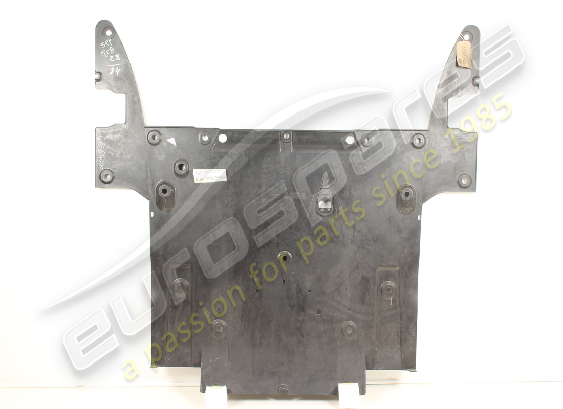 NEW FERRARI REAR AEREODYNAMIC BOTTOM. PART NUMBER 68564000 (1) new ferrari rear aereodynamic bottom. part number 68564000 (1)