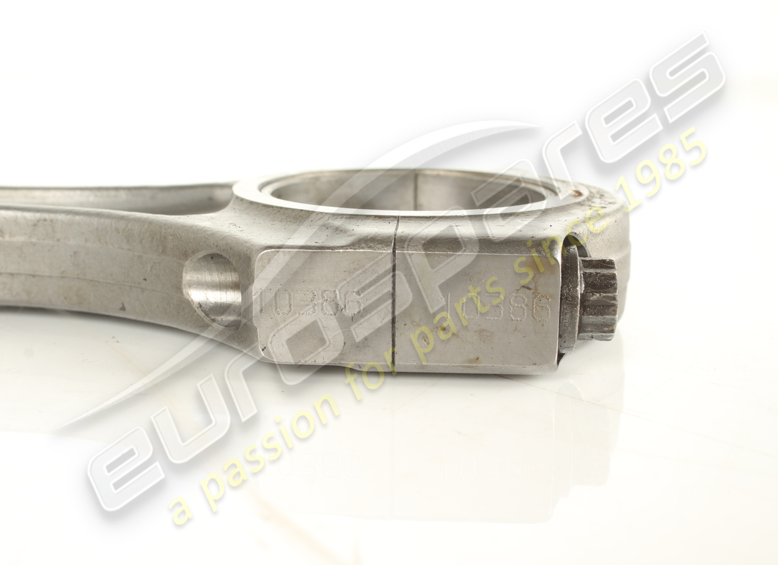 USED FERRARI CONNECTING ROD. PART NUMBER 155562 (6) used ferrari connecting rod. part number 155562 (6)