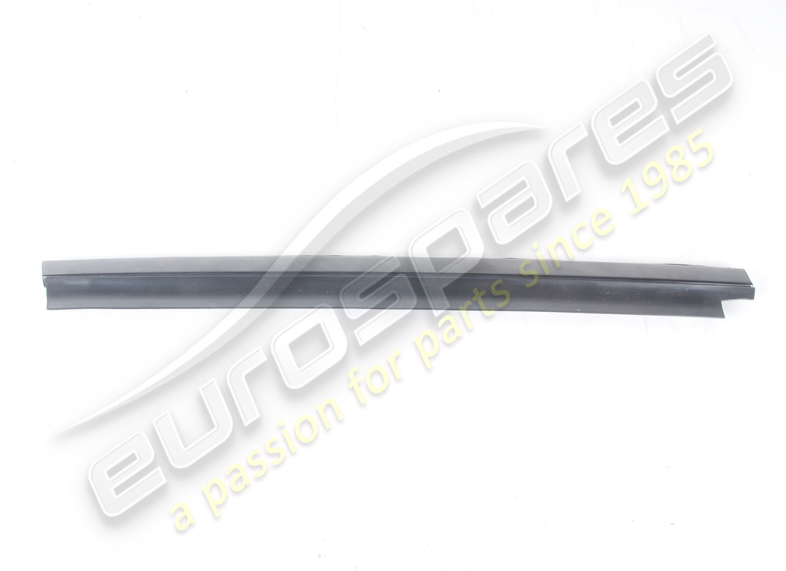 USED FERRARI RH MOULDING. PART NUMBER 61538900 (1) used ferrari rh moulding. part number 61538900 (1)