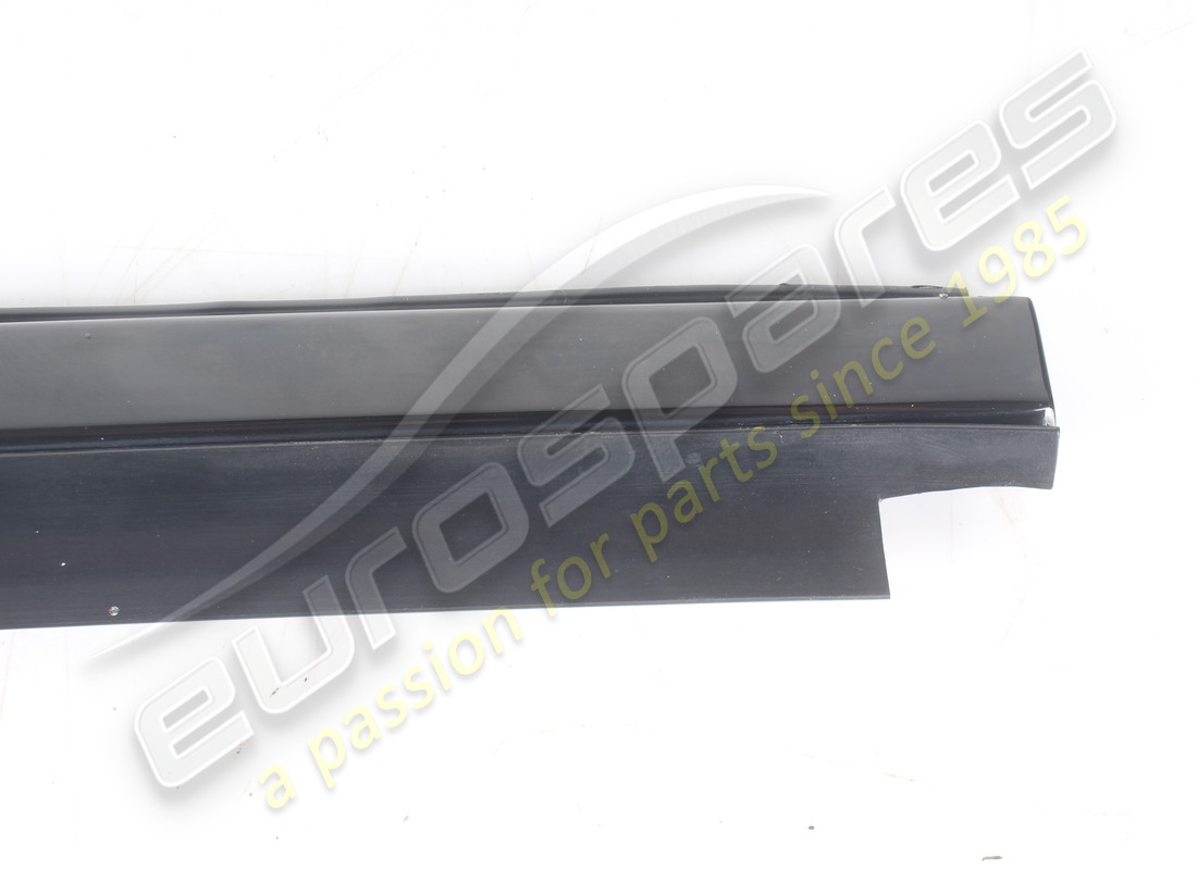 USED FERRARI RH MOULDING. PART NUMBER 61538900 (2) used ferrari rh moulding. part number 61538900 (2)