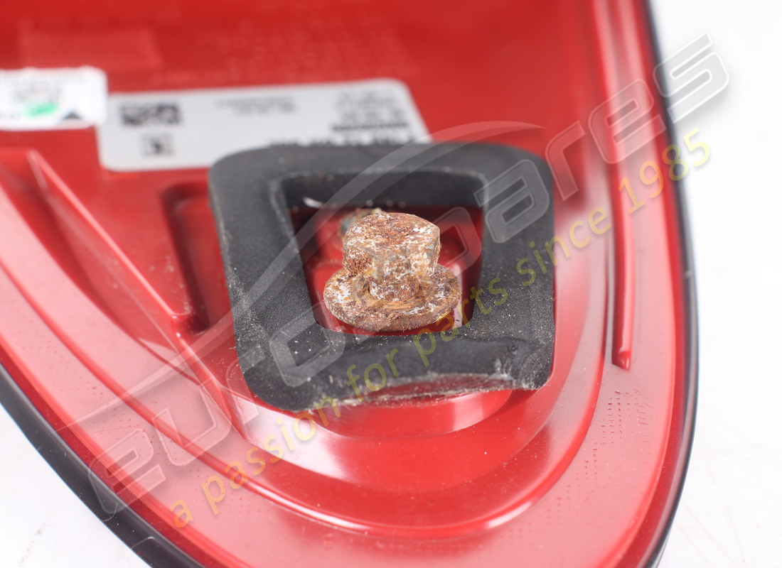 used ferrari rh tail light , mobile part. part number 293289 (8)