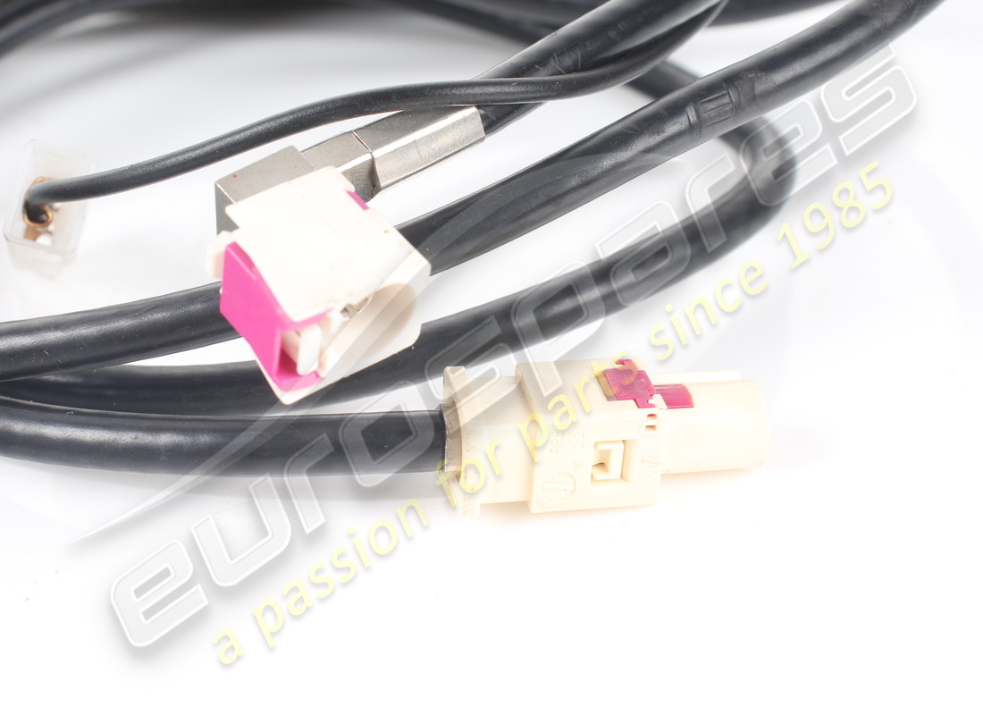 used ferrari phantom box radio am/fm cabl. part number 277202 (2)