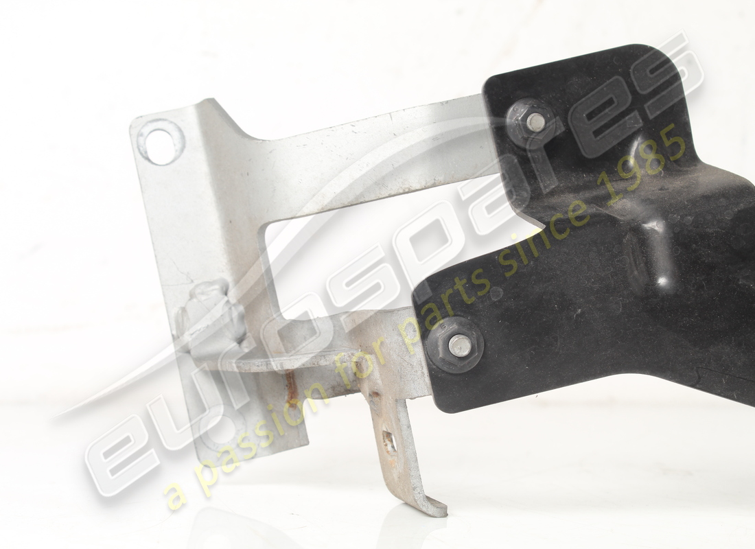 used ferrari lh lateral bracket. part number 85467600 (4)