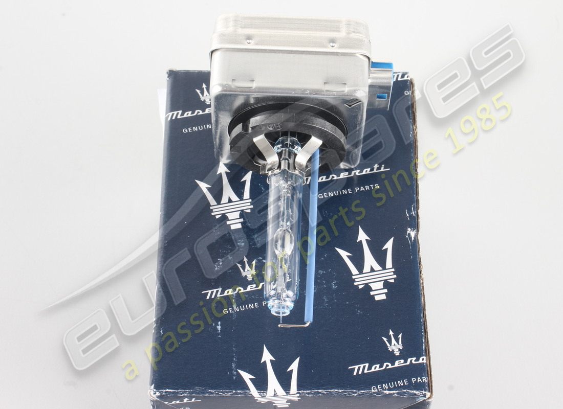 NEW MASERATI XENON BULB D8S. PART NUMBER 673007580 (3) new maserati xenon bulb d8s. part number 673007580 (3)