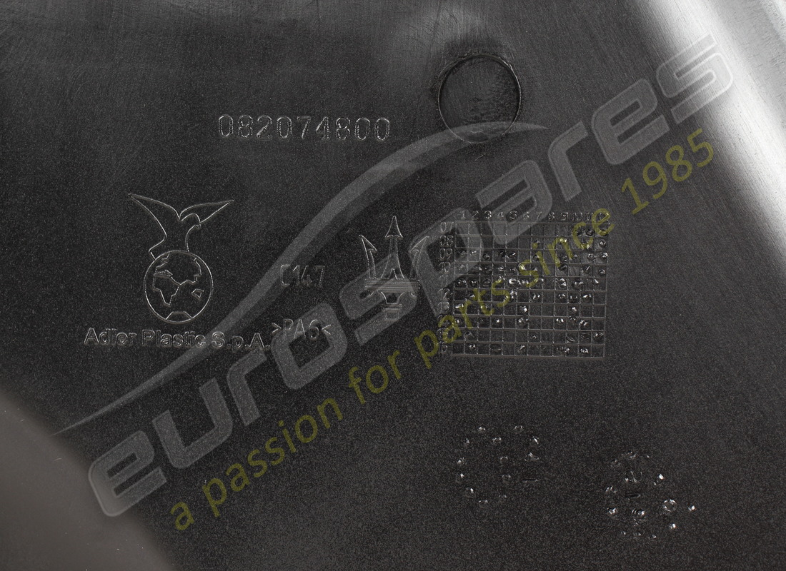 NEW MASERATI CENTRAL COVER. PART NUMBER 82074800 (3) new maserati central cover. part number 82074800 (3)