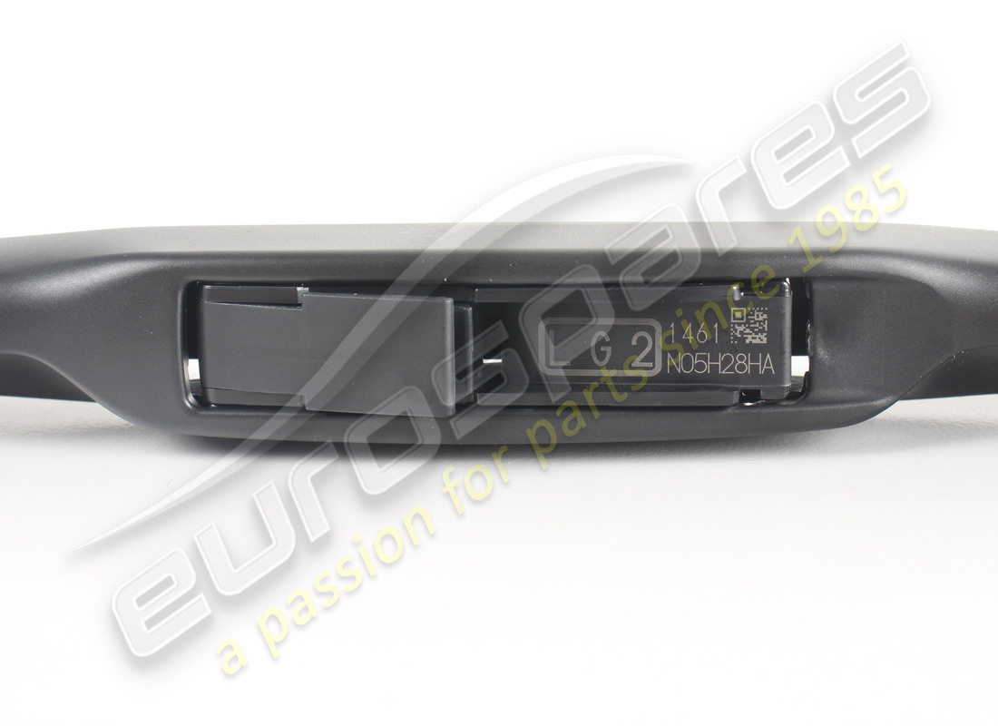 NEW FERRARI WINDSCREEN WIPER BLADE - PAS. PART NUMBER 81511600 (3) new ferrari windscreen wiper blade - pas. part number 81511600 (3)