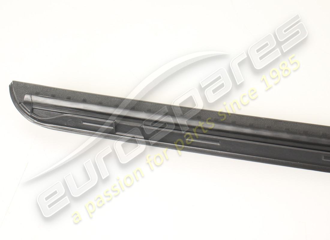 new maserati lh moulding. part number 670142160 (2)