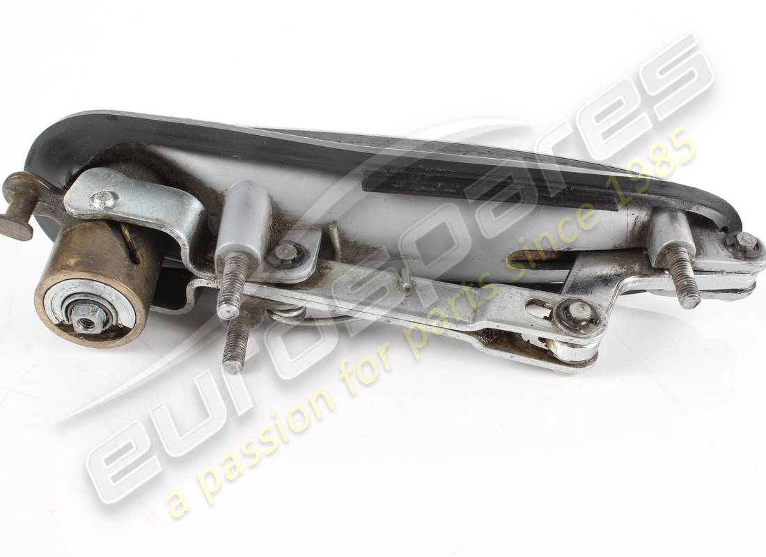 USED FERRARI RH DOOR HANDLE. PART NUMBER 2573075009 (4) used ferrari rh door handle. part number 2573075009 (4)