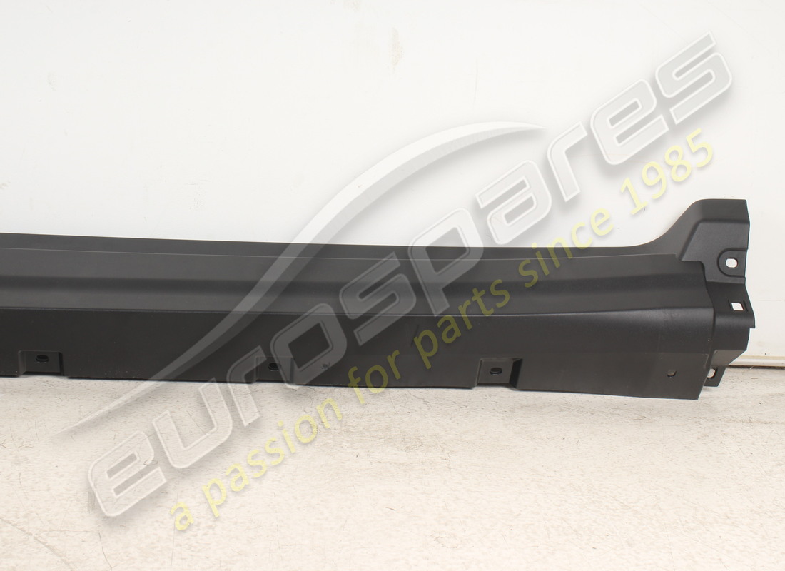 new maserati lh front door emossed mouldi. part number 670065825 (3)