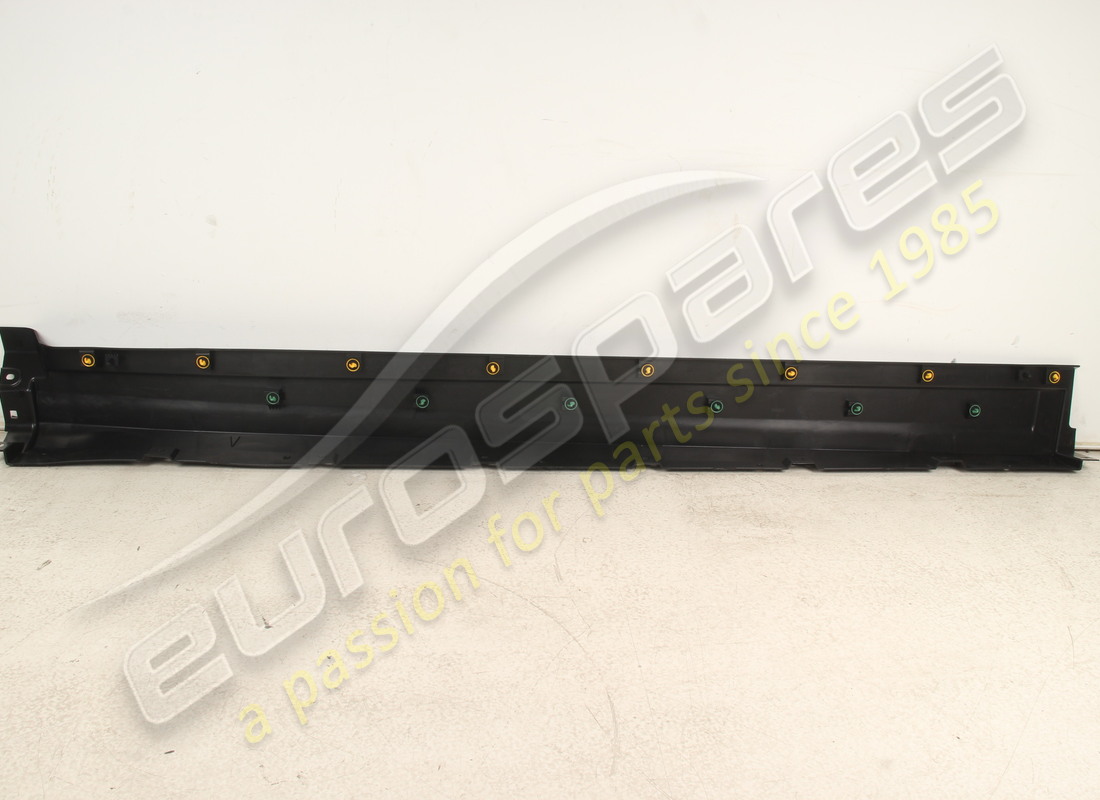 new maserati lh front door emossed mouldi. part number 670065825 (4)