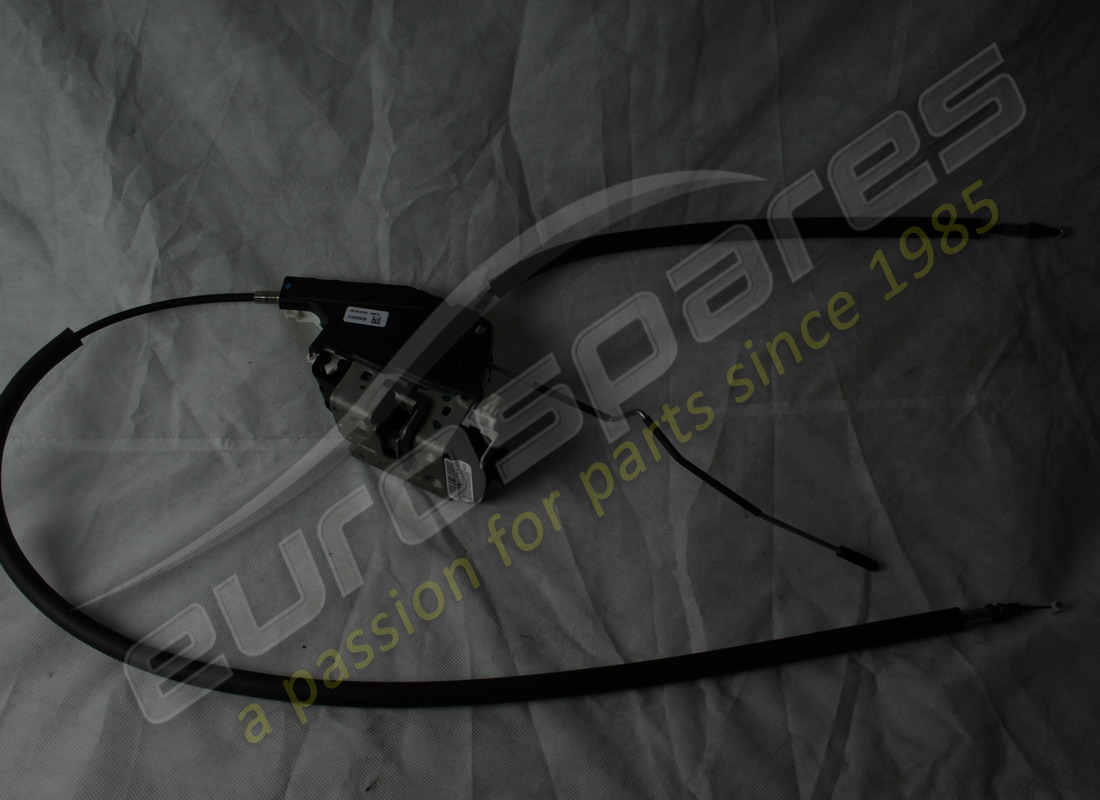 new maserati rh front door lock. part number 670107805 (10)