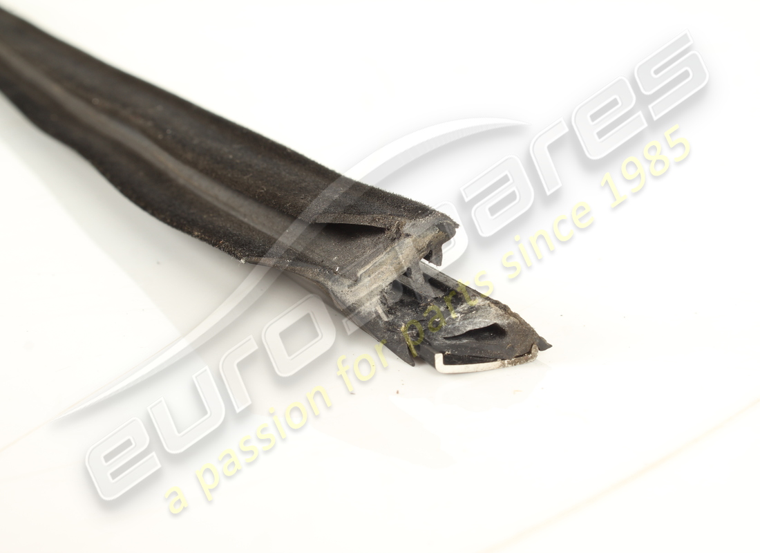 USED MASERATI RH OUTER GLASS SCRAPER GASK. PART NUMBER 82076000 (13) used maserati rh outer glass scraper gask. part number 82076000 (13)