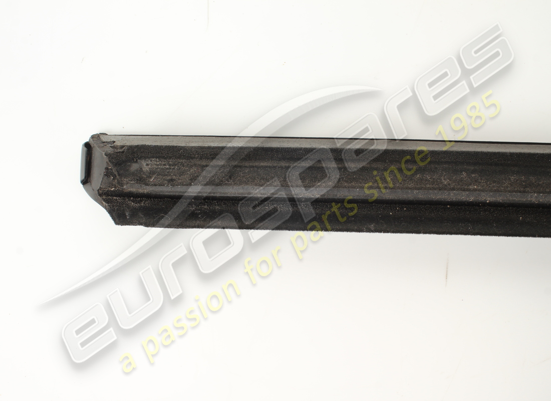 USED MASERATI RH OUTER GLASS SCRAPER GASK. PART NUMBER 82076000 (10) used maserati rh outer glass scraper gask. part number 82076000 (10)