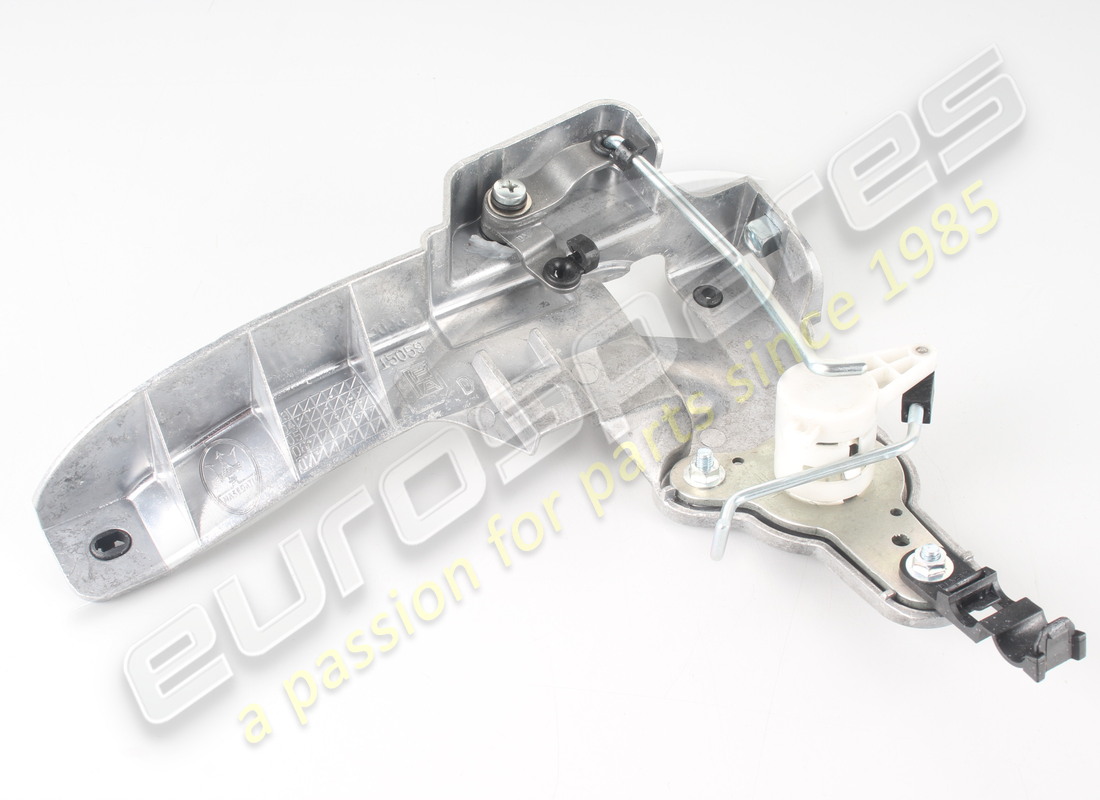 new maserati rh front door handle box. part number 68001800 (1)