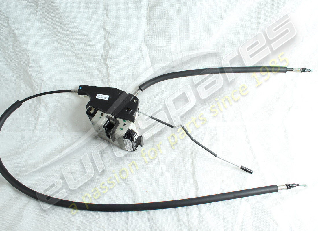 new maserati rh front door lock. part number 670107805 (2)