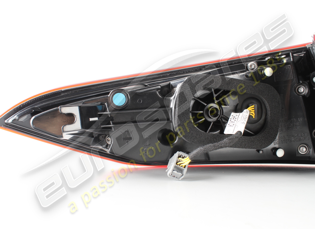 new maserati rh outer rear light. part number 670106830 (5)