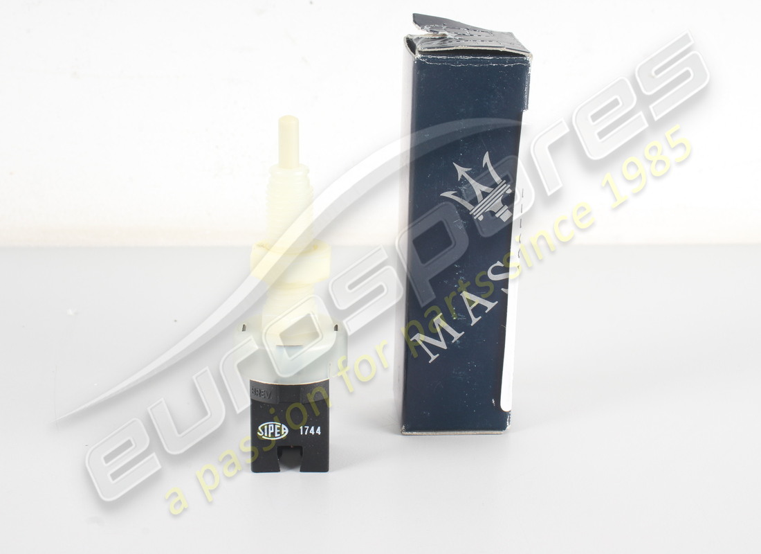 new maserati button switch. part number 133555 (3)