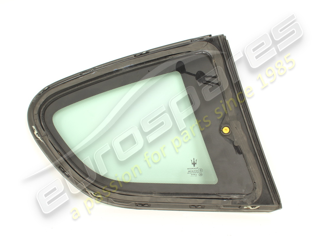 used maserati complete lh rear side glass. part number 82076400 (2)