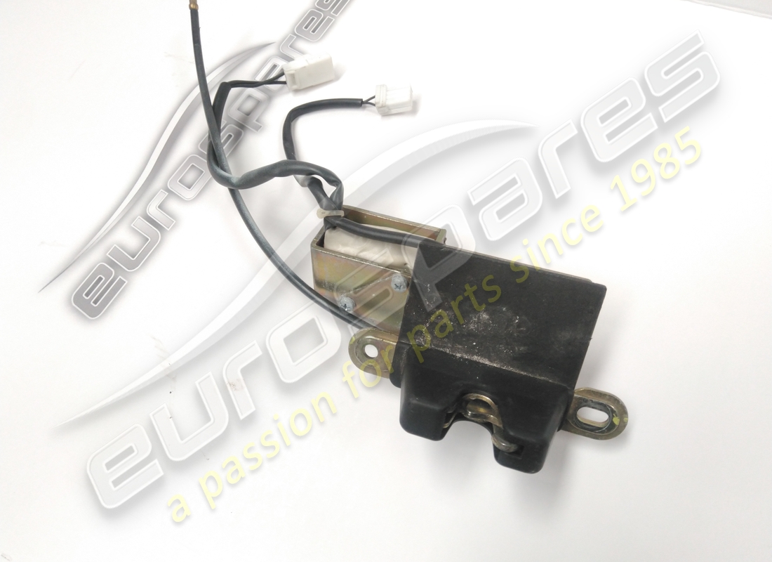 USED Maserati LUGGAGE COMPARTMENT LOCK . PART NUMBER 374730108 (1)