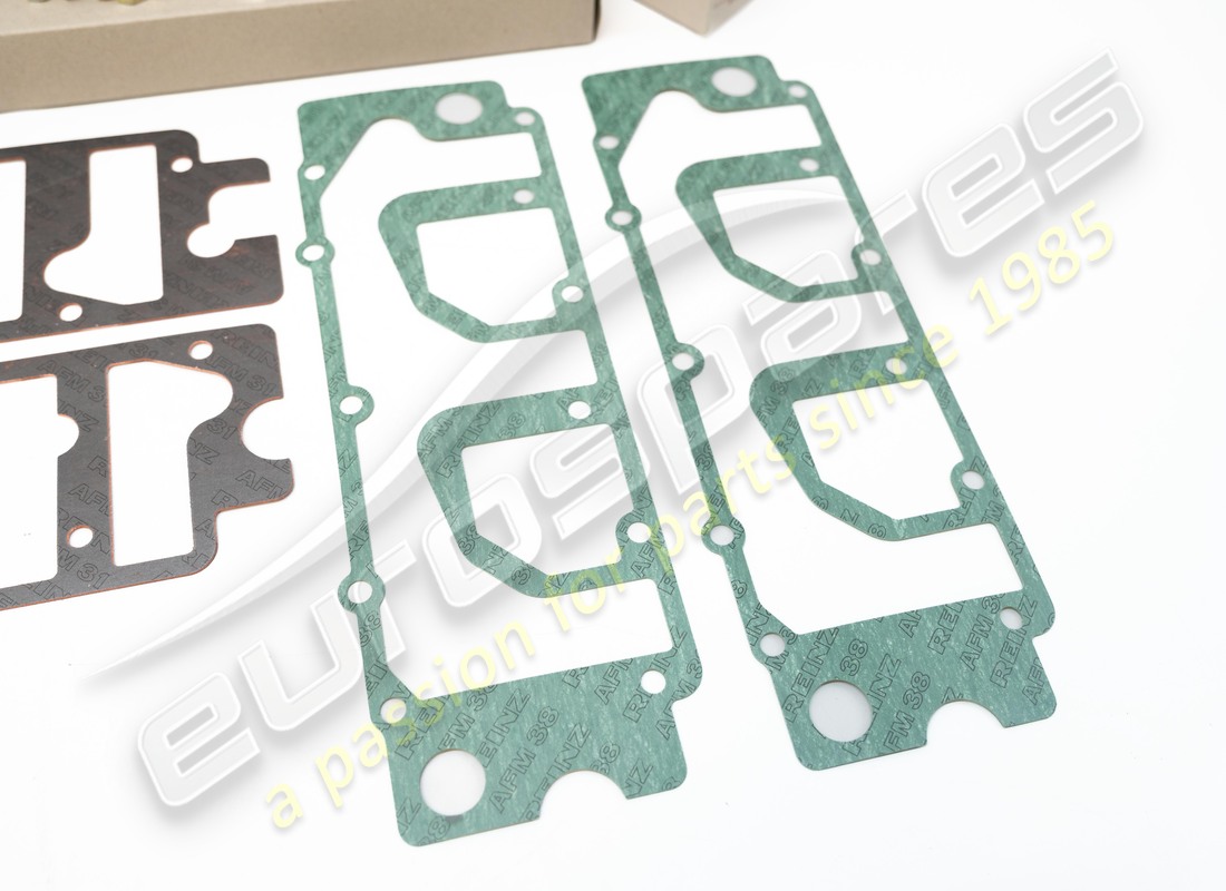 NEW PORSCHE MAINTENANCE SET - FOR 20,000 KM INTERVALS - COMPRISING: - D - MJ 1981>>. PART NUMBER 91110095601 (9) new porsche maintenance set - for 20,000 km intervals - comprising: - d - mj 1981>>. part number 91110095601 (9)