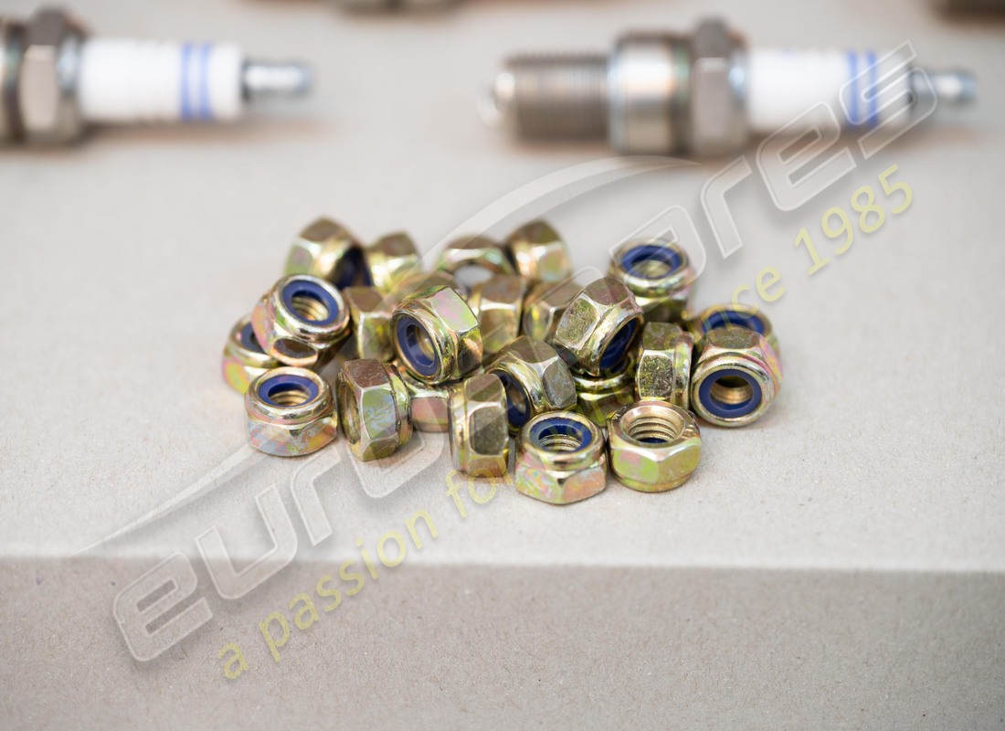 NEW PORSCHE MAINTENANCE SET - FOR 20,000 KM INTERVALS - COMPRISING: - D - MJ 1981>>. PART NUMBER 91110095601 (3) new porsche maintenance set - for 20,000 km intervals - comprising: - d - mj 1981>>. part number 91110095601 (3)