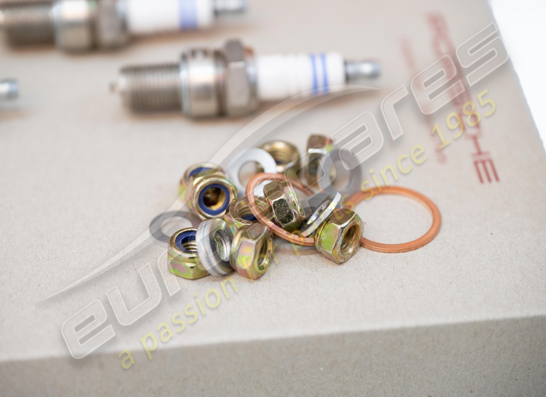 NEW PORSCHE MAINTENANCE SET - FOR 20,000 KM INTERVALS - COMPRISING: - D - MJ 1981>>. PART NUMBER 91110095601 (4) new porsche maintenance set - for 20,000 km intervals - comprising: - d - mj 1981>>. part number 91110095601 (4)