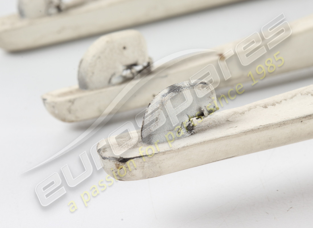 new (other) ferrari rh rear wing grille. part number 62529610 (4)