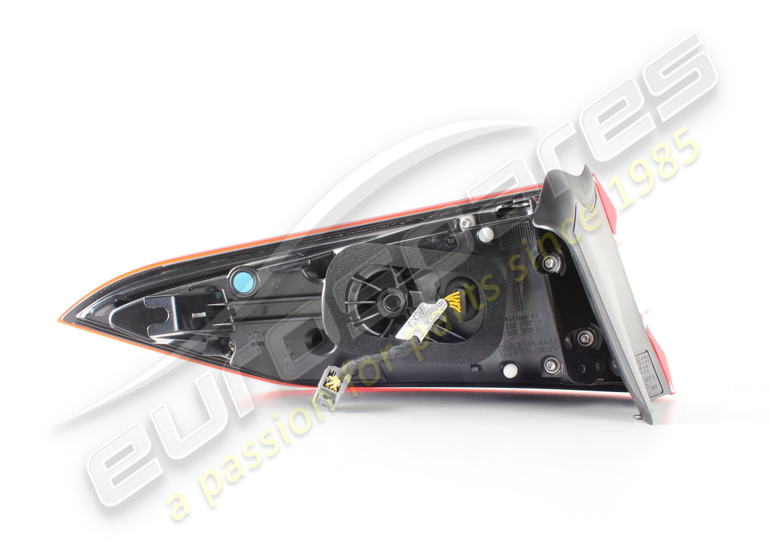 new maserati rh outer rear light. part number 670106830 (3)