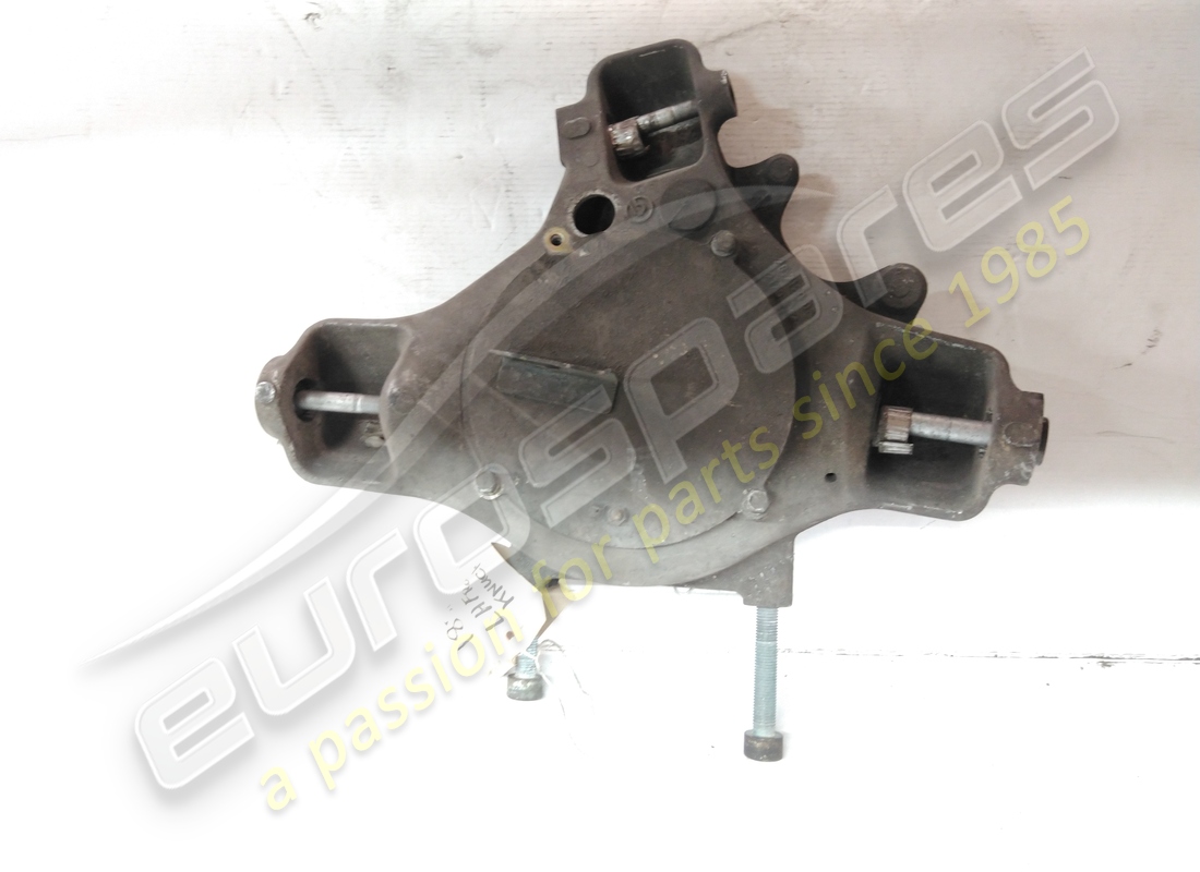 used ferrari rh front & lh rear stub axle. part number 185399 (2)