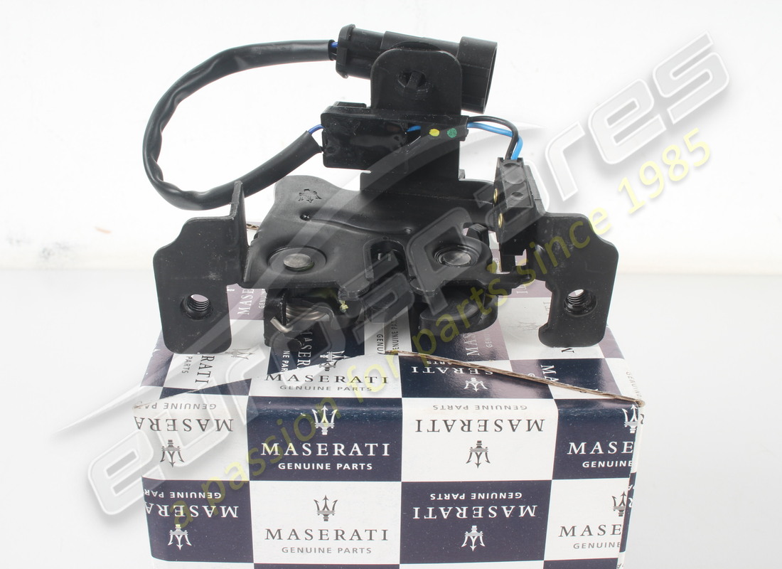 NEW MASERATI BONNET LOCK. PART NUMBER 670152938 (4) new maserati bonnet lock. part number 670152938 (4)