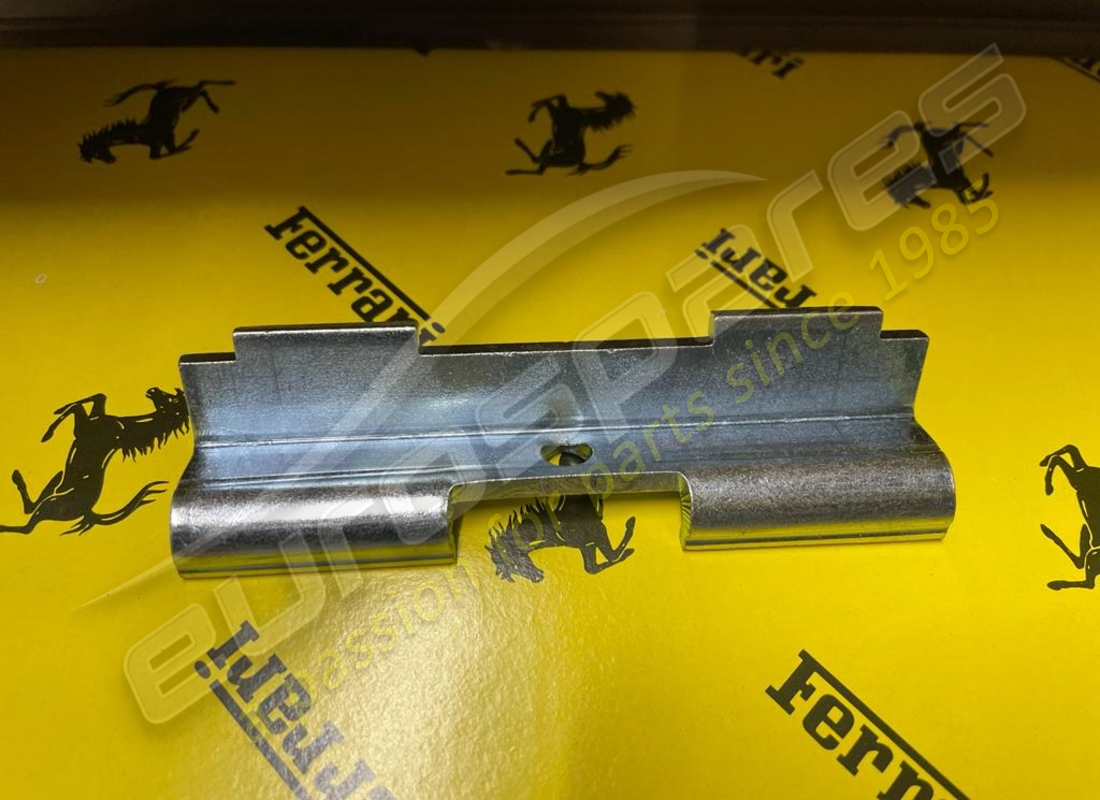 NEW FERRARI BRACKET. PART NUMBER 62573400 (3) new ferrari bracket. part number 62573400 (3)