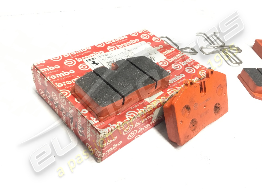 NEW FERRARI REAR PAD SET VALID FOR FIORANO. PART NUMBER 70000913 (3) new ferrari rear pad set valid for fiorano. part number 70000913 (3)