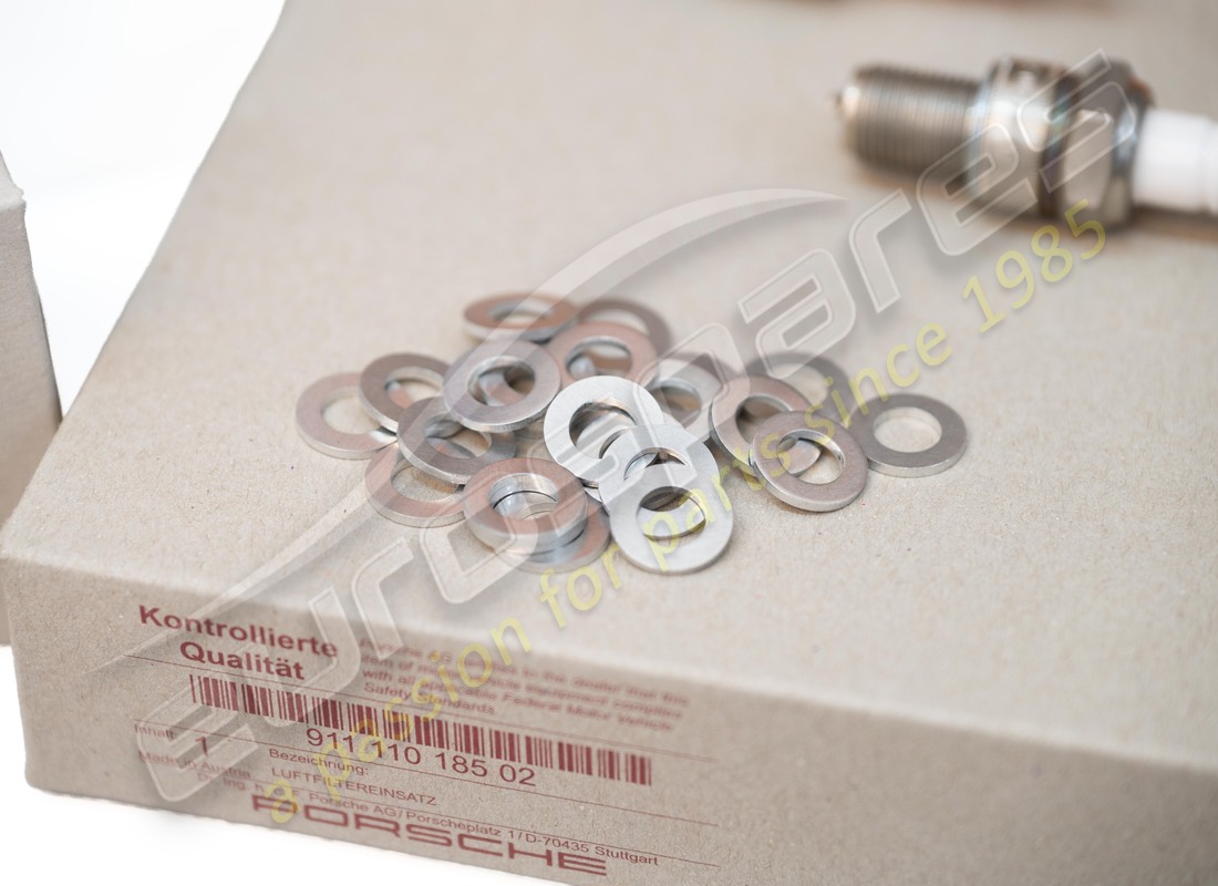 NEW PORSCHE MAINTENANCE SET - FOR 20,000 KM INTERVALS - COMPRISING: - D - MJ 1981>>. PART NUMBER 91110095601 (2) new porsche maintenance set - for 20,000 km intervals - comprising: - d - mj 1981>>. part number 91110095601 (2)