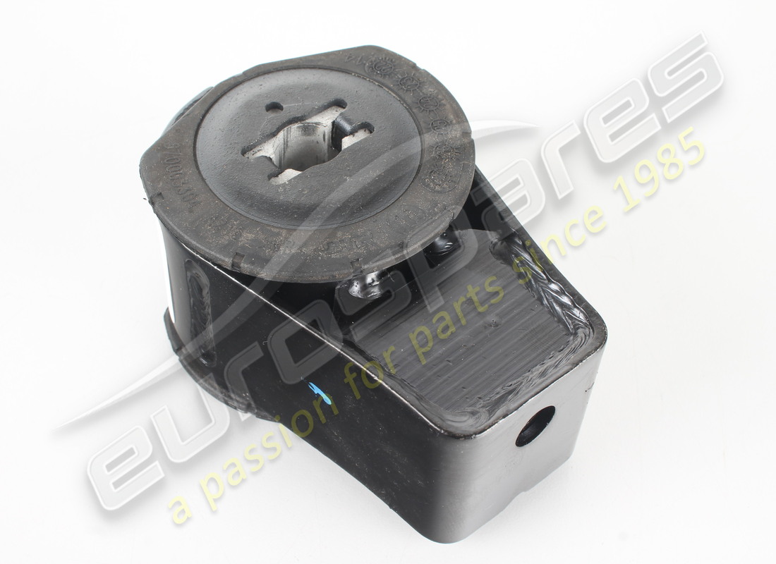 NEW MASERATI RUBBER BUSHING. PART NUMBER 670003304 (1) new maserati rubber bushing. part number 670003304 (1)