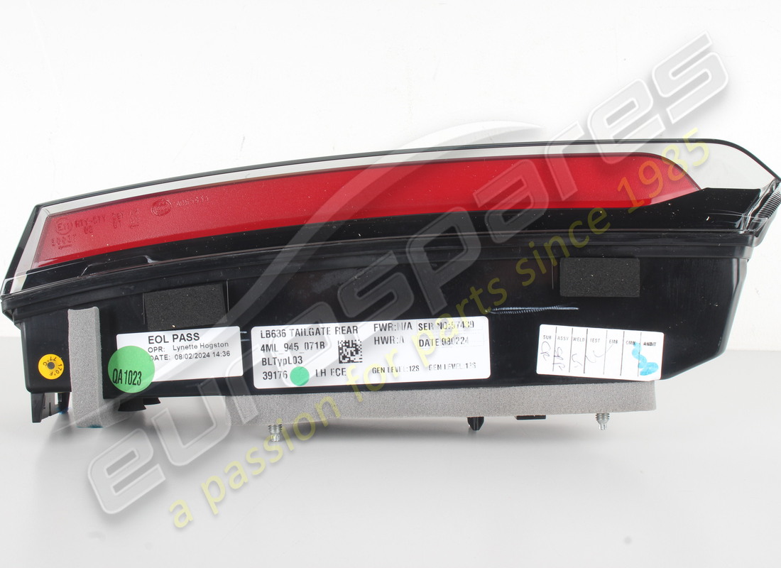 NEW LAMBORGHINI SIDE MARKER REFLECTOR (REAR LIGHT). PART NUMBER 4ML945071B (5) new lamborghini side marker reflector (rear light). part number 4ml945071b (5)