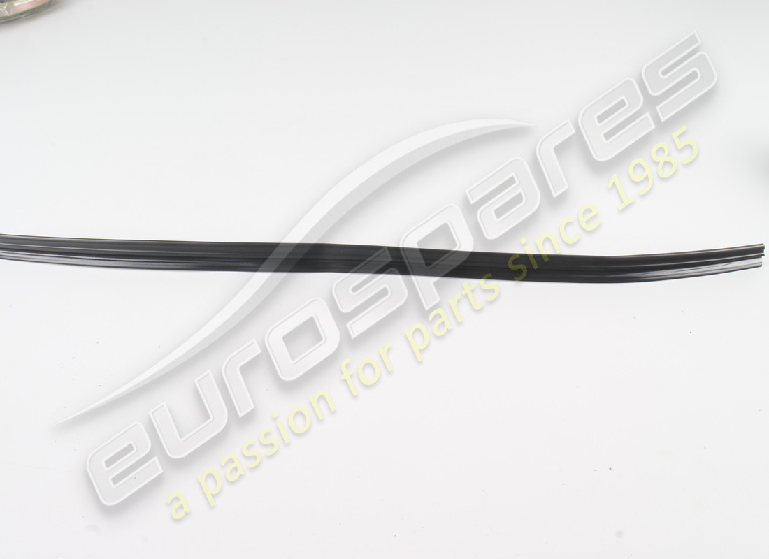 NEW FERRARI RH MOULDING. PART NUMBER 61546800 (1) new ferrari rh moulding. part number 61546800 (1)