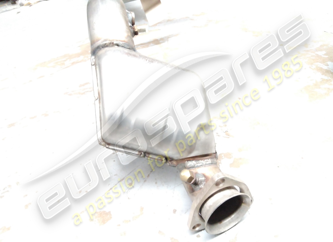 NEW MASERATI MANIFOLD WITH CATALYTIC CONVERTER. PART NUMBER 389005104 (2) new maserati manifold with catalytic converter. part number 389005104 (2)