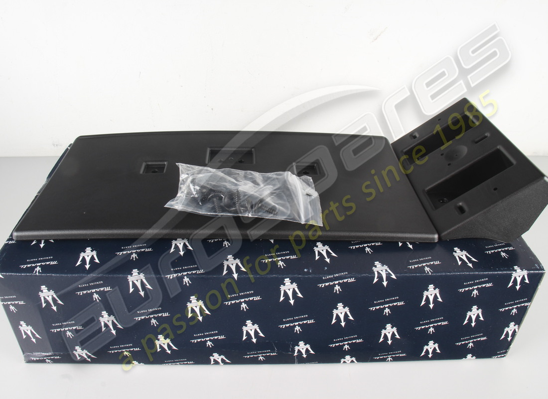NEW MASERATI PLATE FRAME USA (LL0 LL4). PART NUMBER 670137715 (1) new maserati plate frame usa (ll0 ll4). part number 670137715 (1)