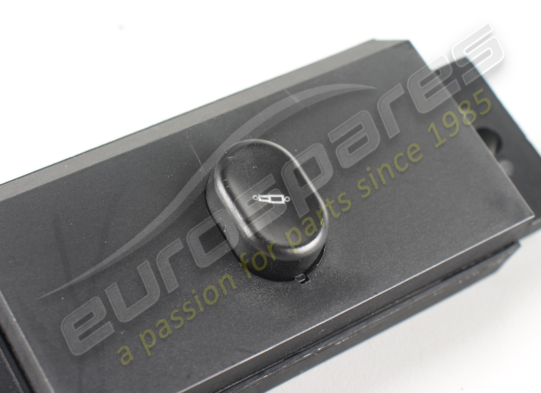 NEW MASERATI BUTTON PANEL FOR SUSP.ONLY. PART NUMBER 372980117 (2) new maserati button panel for susp.only. part number 372980117 (2)