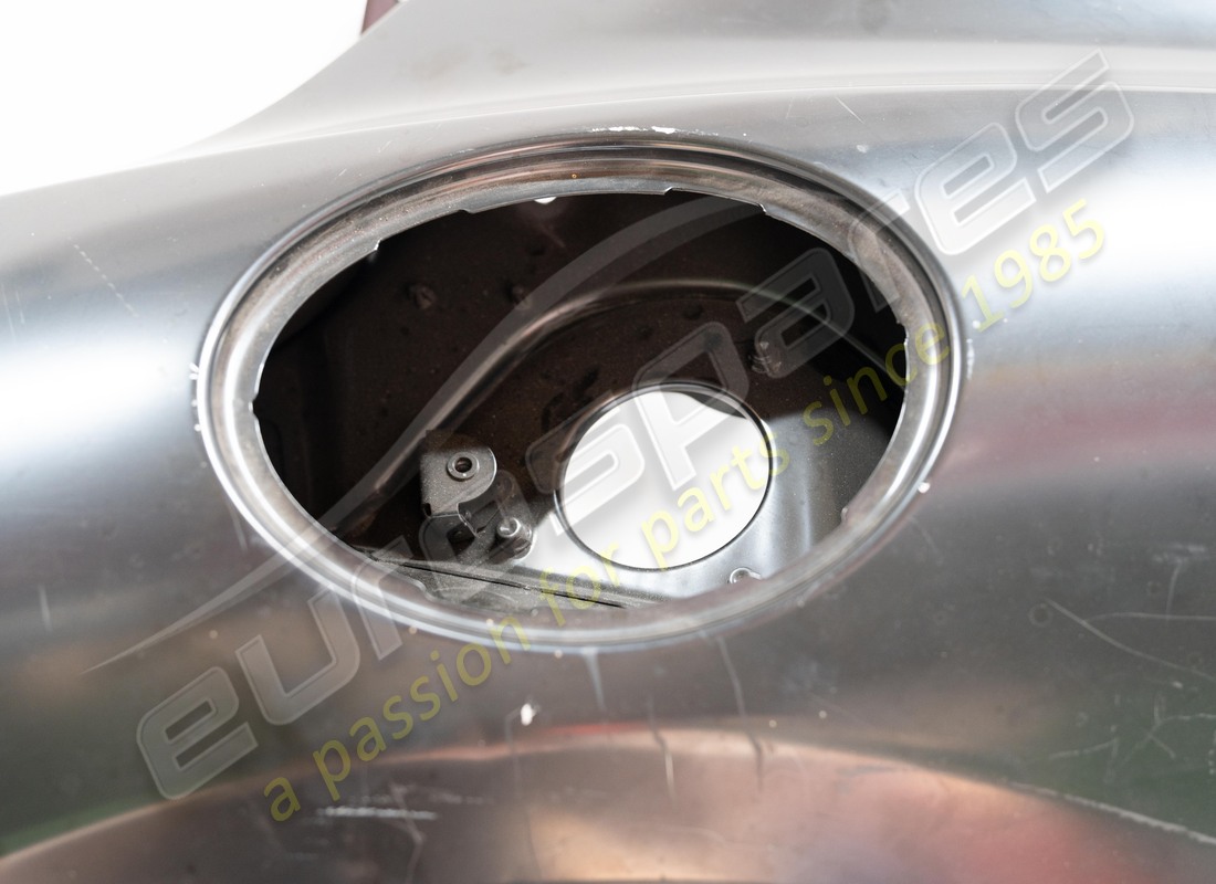 used ferrari rh lateral outer cover complete. part number 81963111 (5)