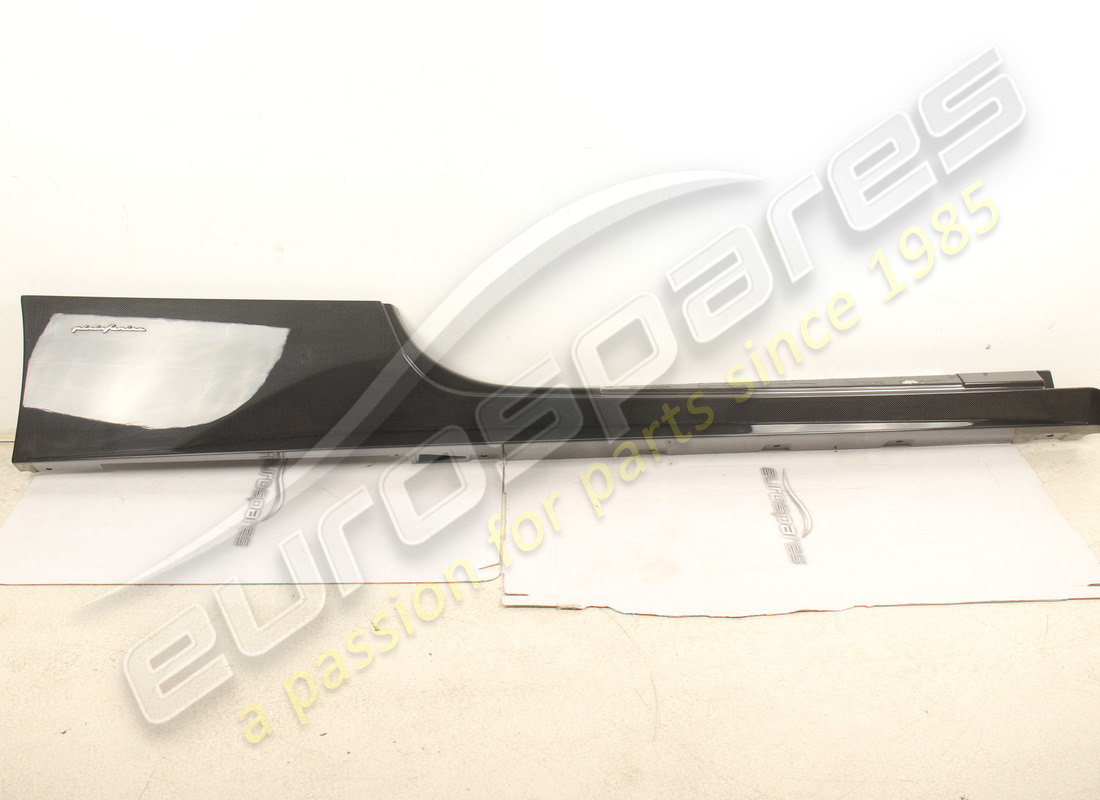 USED Ferrari RH UNDERDOOR TRIM . PART NUMBER 83261200 (1)