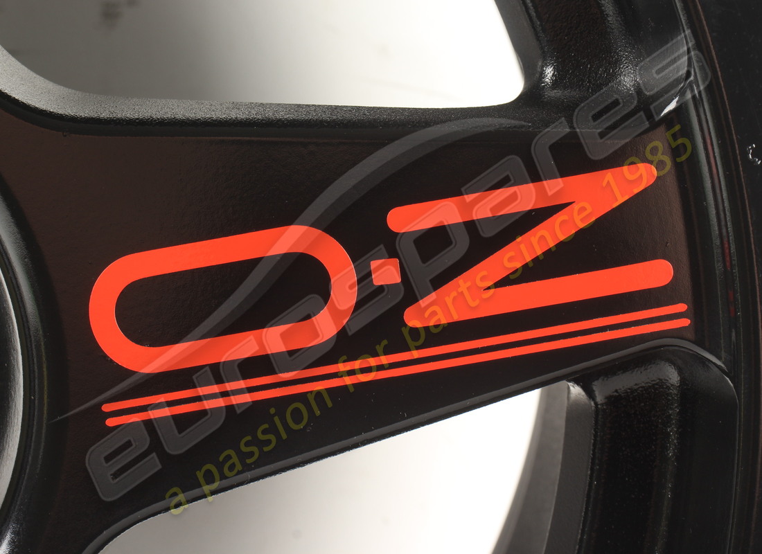NEW FERRARI FRONT WHEEL - OZ RACING (9JX17''). PART NUMBER A2082 (2) new ferrari front wheel - oz racing (9jx17''). part number a2082 (2)