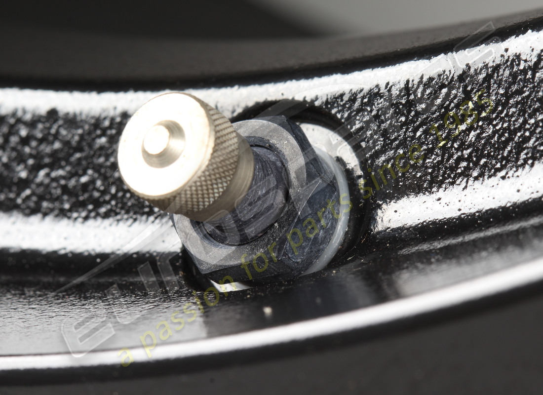 NEW FERRARI FRONT WHEEL - OZ RACING (9JX17''). PART NUMBER A2082 (4) new ferrari front wheel - oz racing (9jx17''). part number a2082 (4)