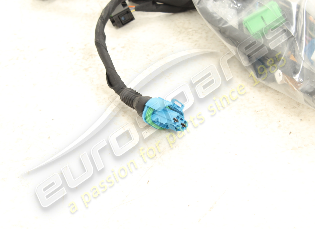NEW FERRARI REAR CABLE. PART NUMBER 311972 (5) new ferrari rear cable. part number 311972 (5)