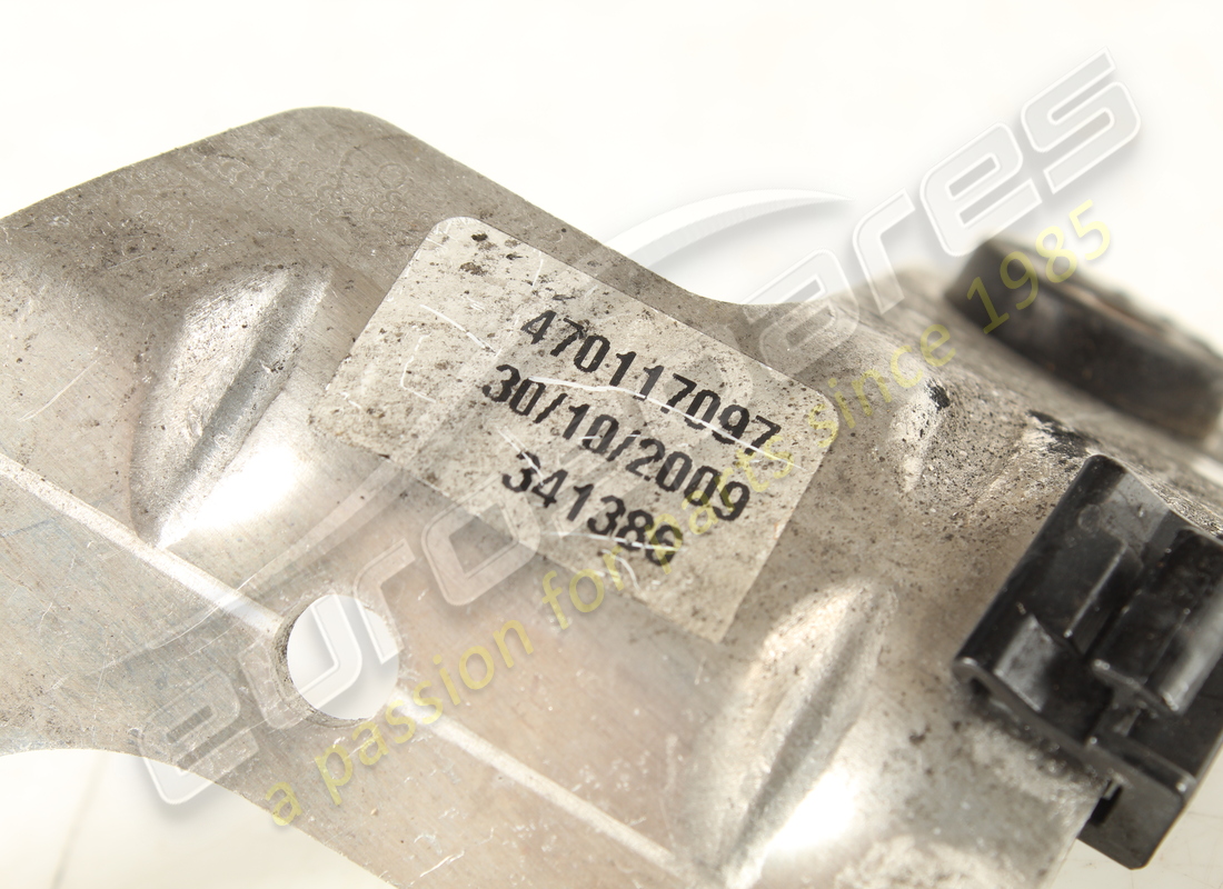 used lamborghini bracket sx.scambiatore. part number 470117097 (3)