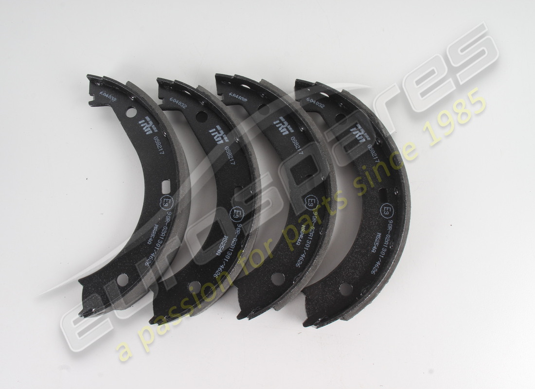 NEW EUROSPARES HANDBRAKE SHOES (SET OF 4). PART NUMBER 003334931 (1) new eurospares handbrake shoes (set of 4). part number 003334931 (1)