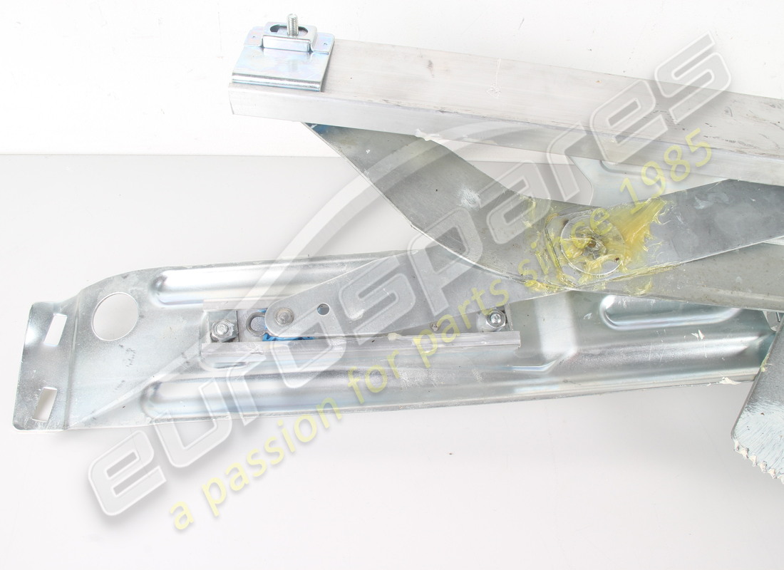 NEW FERRARI COMPLETE RH DEVICE FOR GLASS LIFT. PART NUMBER 69920000 (2) new ferrari complete rh device for glass lift. part number 69920000 (2)